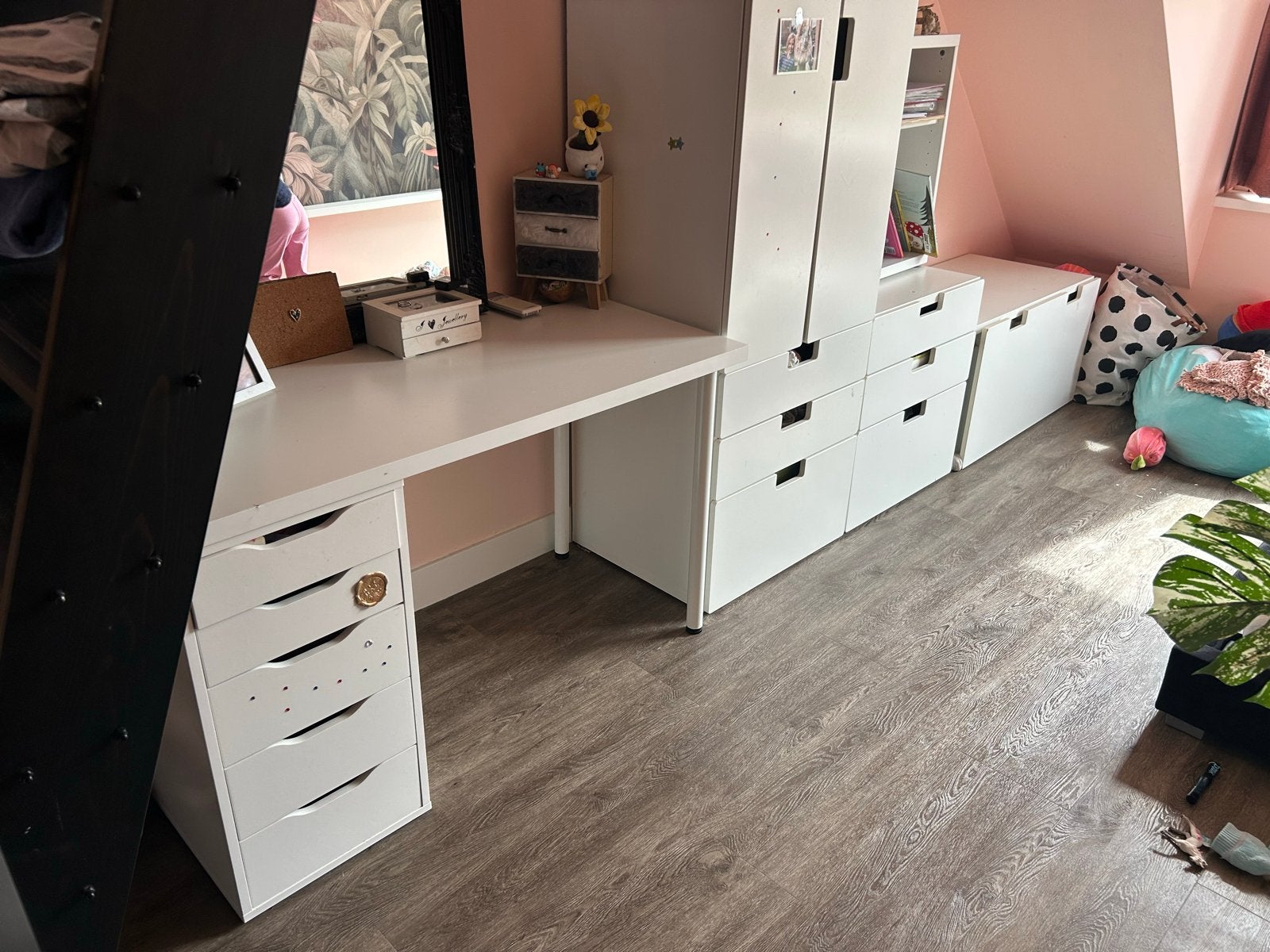 Gratis bureau, kast, ladekast en kist, Ophalen, Gebruikt, Met lades, Spaanplaat of MDF