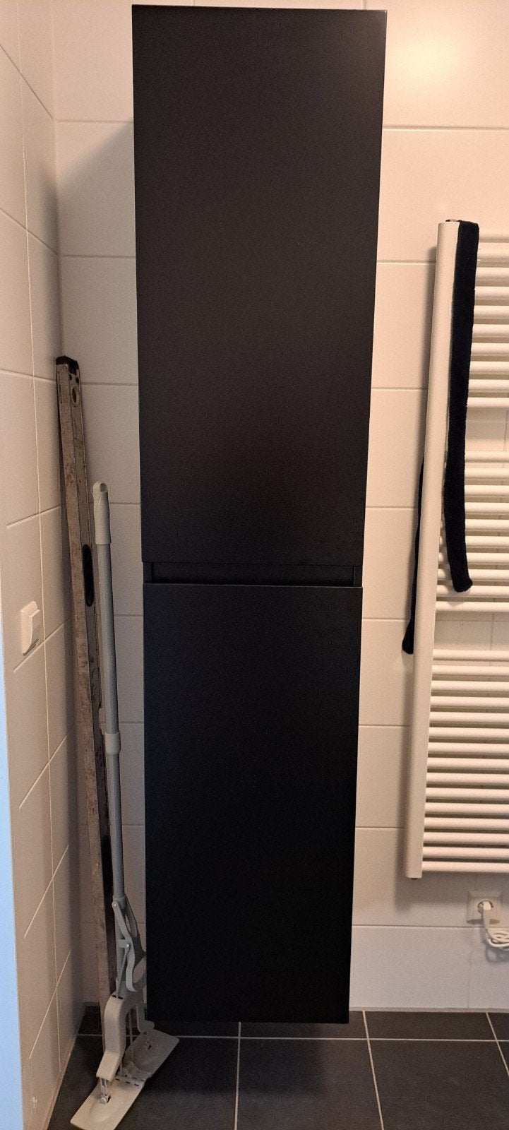Zwarte badkamerkast Atlantic 180x40x35 cm, Huis en Inrichting, Badkamer | Badkamermeubels, (Half)hoge kast, Minder dan 50 cm, Nieuw