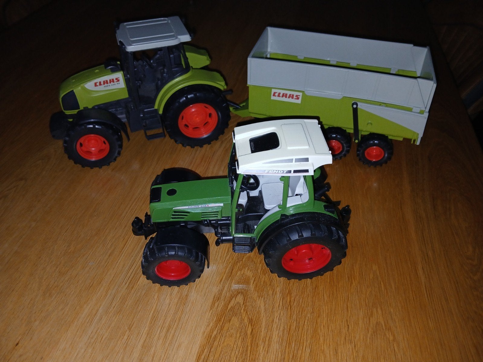 Claas en Fendt tractoren met Claas kar, Ophalen, Gebruikt