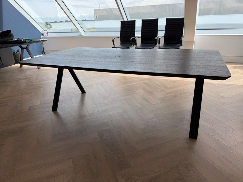 Moderne zwarte vergader of eettafel, Huis en Inrichting, Tafels | Eettafels, Zo goed als nieuw, 100 tot 150 cm, 200 cm of meer