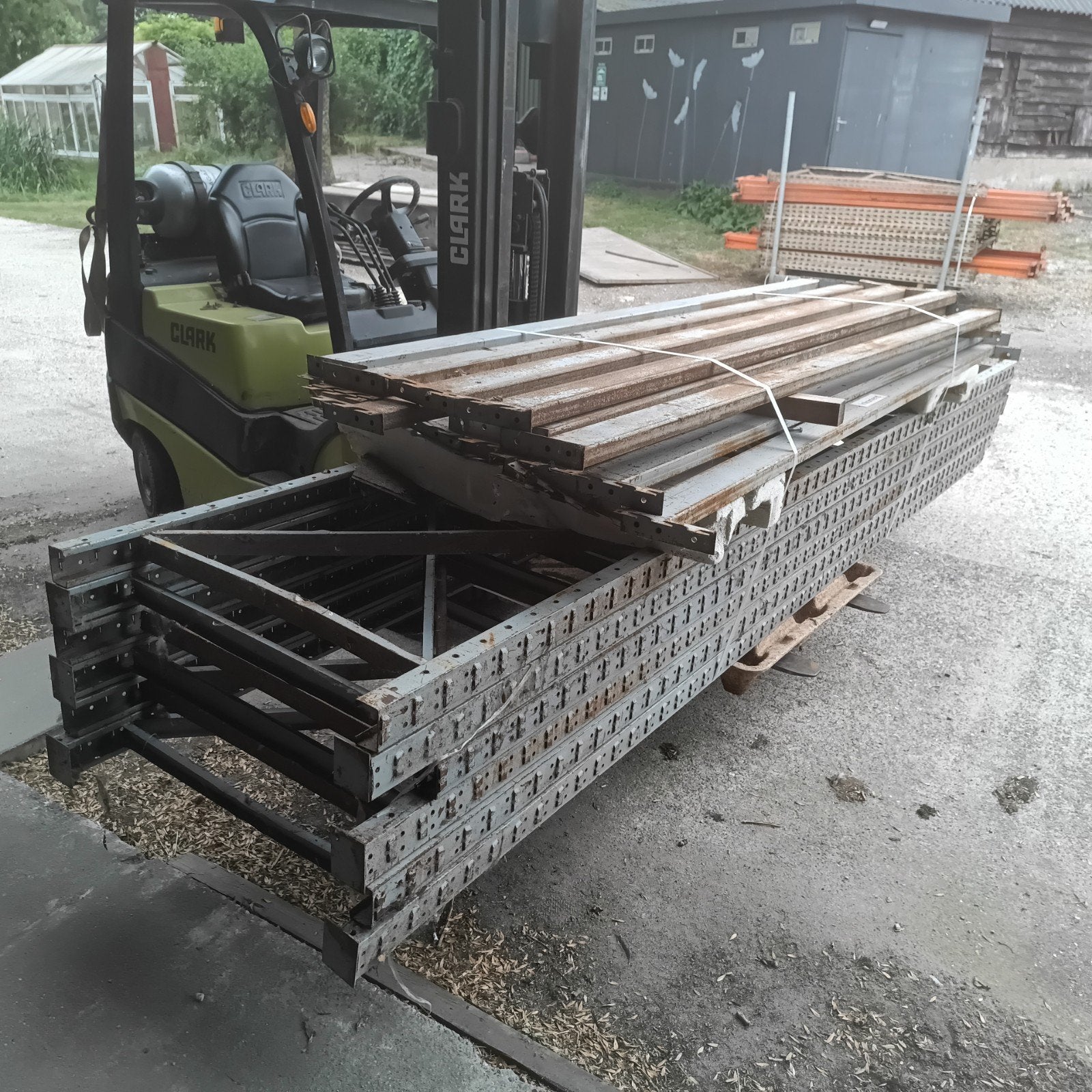 Palletstelling partij 420 hoog. 2,7m liggers, Ophalen