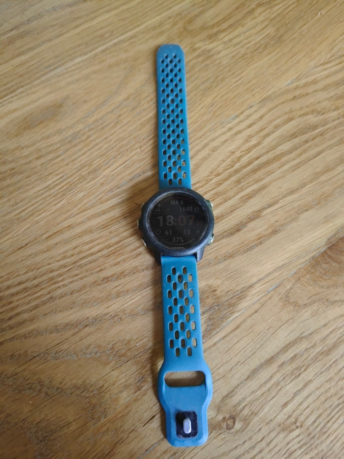Garmin sporthorloge 245 met stroeve linker middenknop, Sport en Fitness, Loopsport en Atletiek, Ophalen, Gebruikt, Snelheids- of Stappenmeter