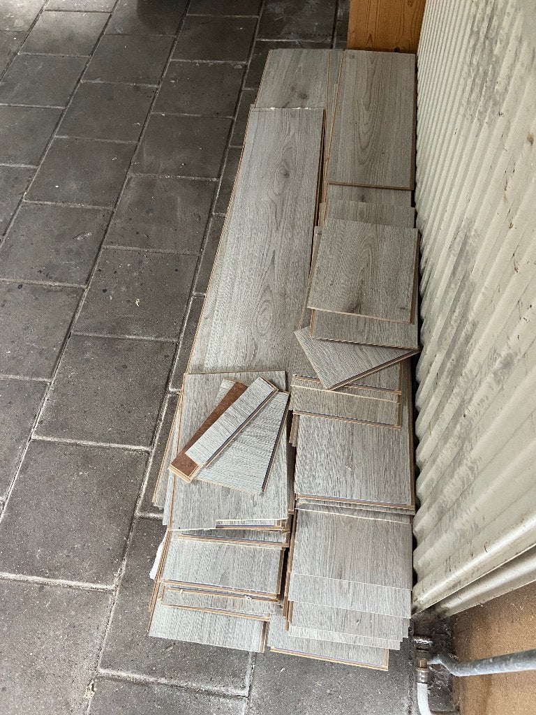 Klik laminaat grijs ca. 14m2, Doe-het-zelf en Verbouw, Ophalen, Gebruikt, 50 tot 150 cm, 10 m² of meer