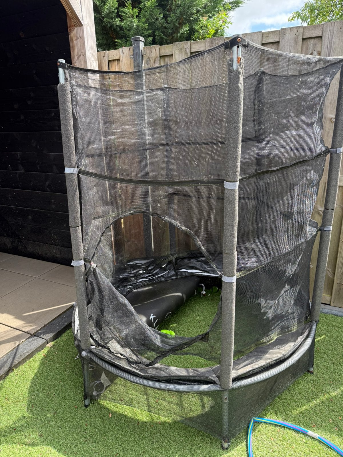 Trampoline gratis op te halen. Touwtjes kapot, zij gescheurd, Ophalen, Gebruikt
