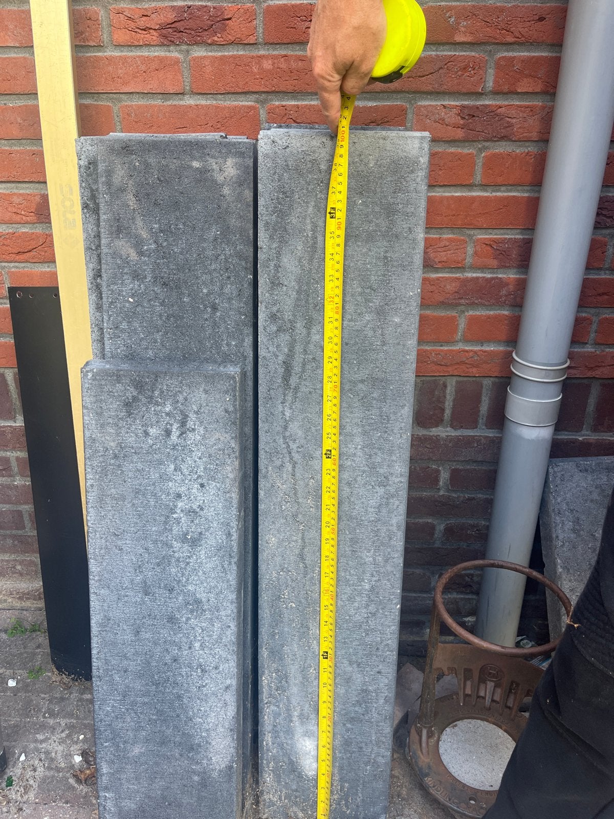 GRATIS - Betonnen stoepbanden - Grijs, diverse maten, Tuin en Terras, Tegels en Klinkers, Ophalen, Gebruikt, Minder dan 5 m², Beton