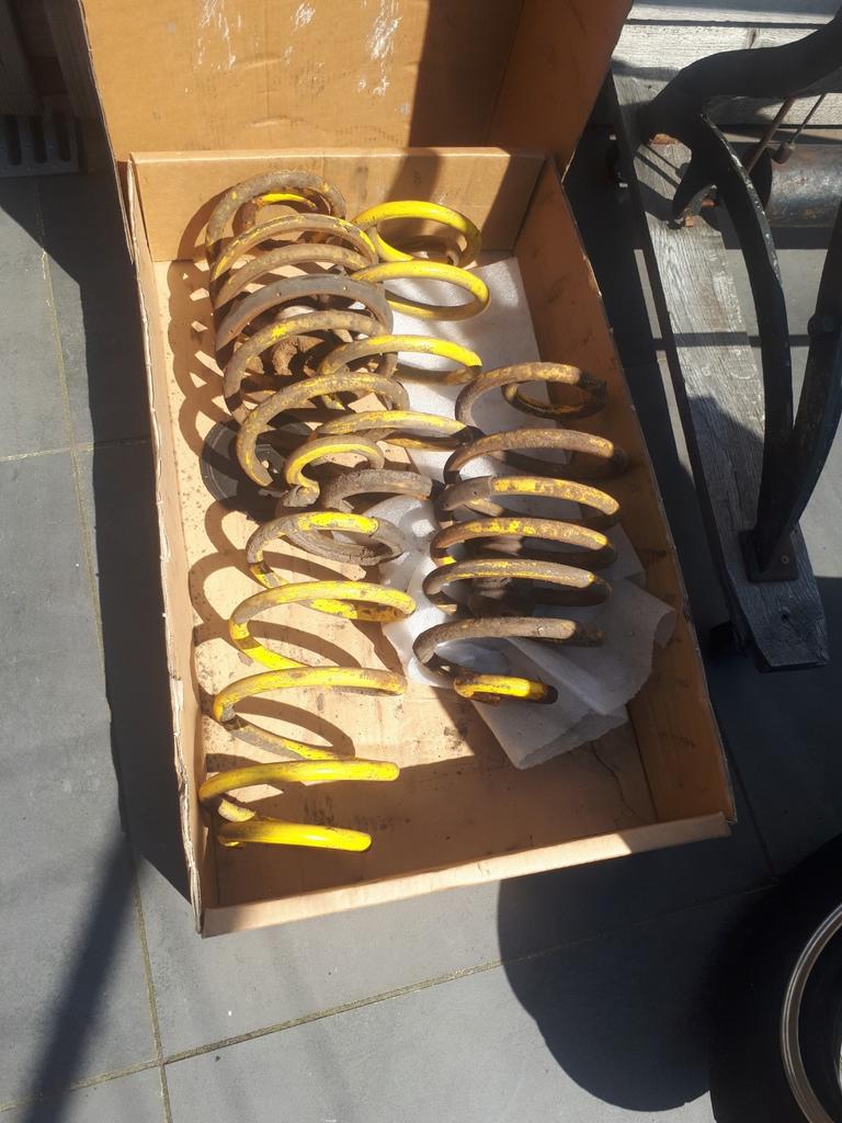 Set verlagingsveren Mercedes Vito W639, Auto-onderdelen, Ophanging en Onderstel, Ophalen, Gebruikt, Mercedes-Benz
