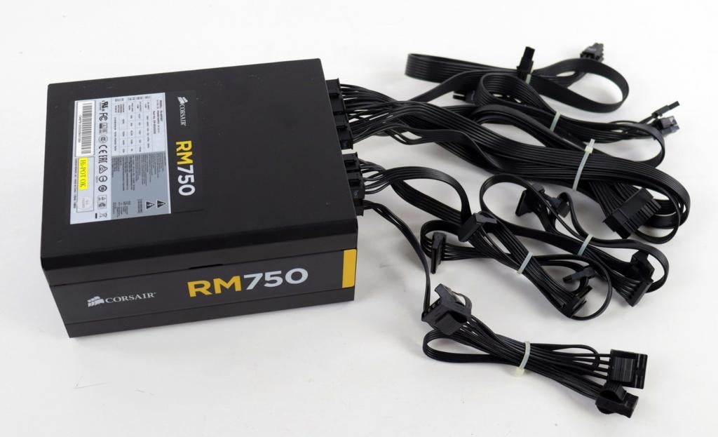 Corsair RM750 Voeding (750Watt), Computers en Software, Interne voedingen, Ophalen of Verzenden, Zo goed als nieuw
