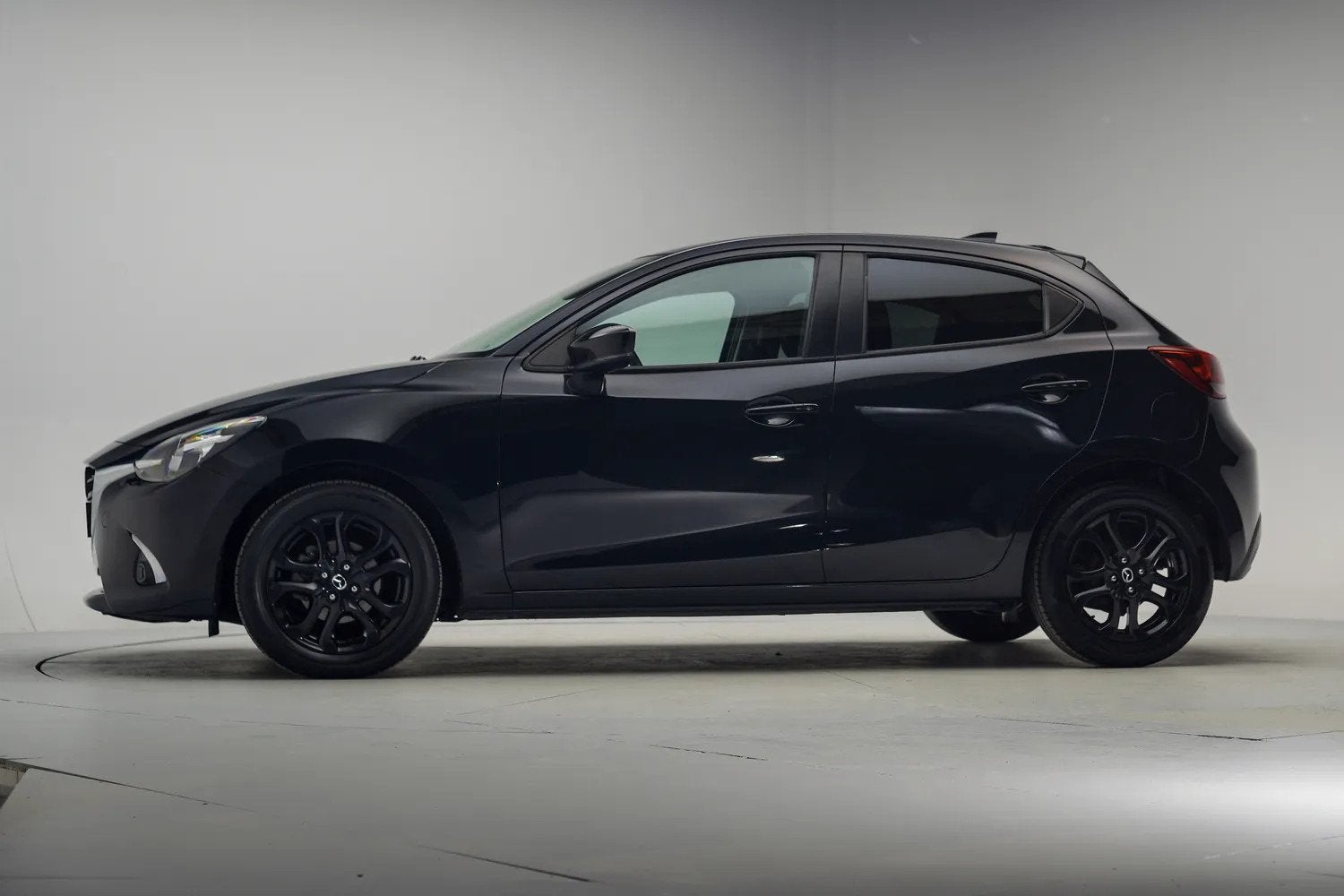 Mazda 2 1.5 SkyActiv-G 90 Sport Select [ Navi Camera Clima ], Auto's, 4 cilinders, Zwart, Origineel Nederlands, Bedrijf