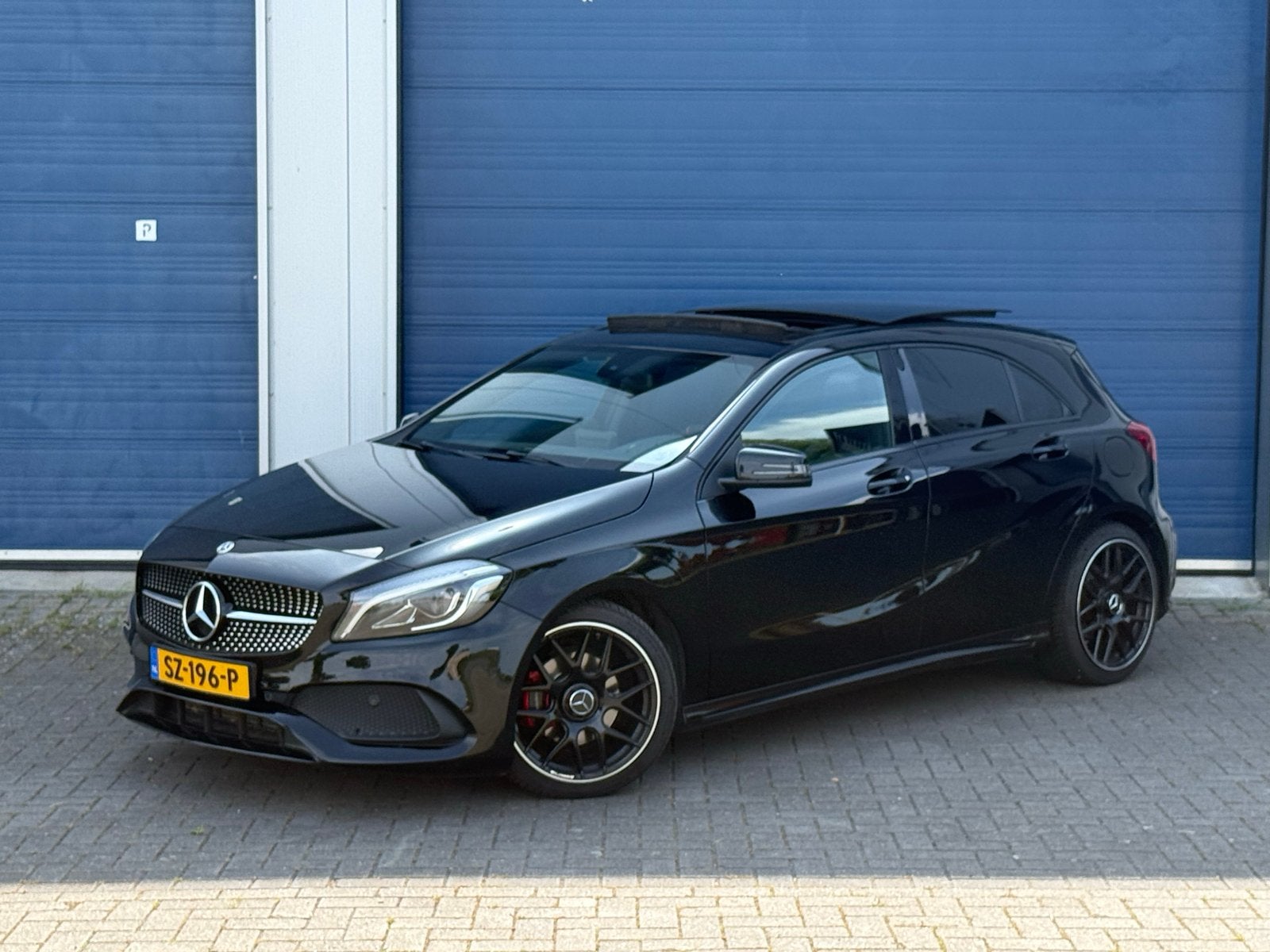 Mercedes-Benz A180 AMG | Pano. | Sfeerverlichting | CarPlay, Auto's, Mercedes-Benz, 4 cilinders, 1200 kg, Particulier, 695 kg