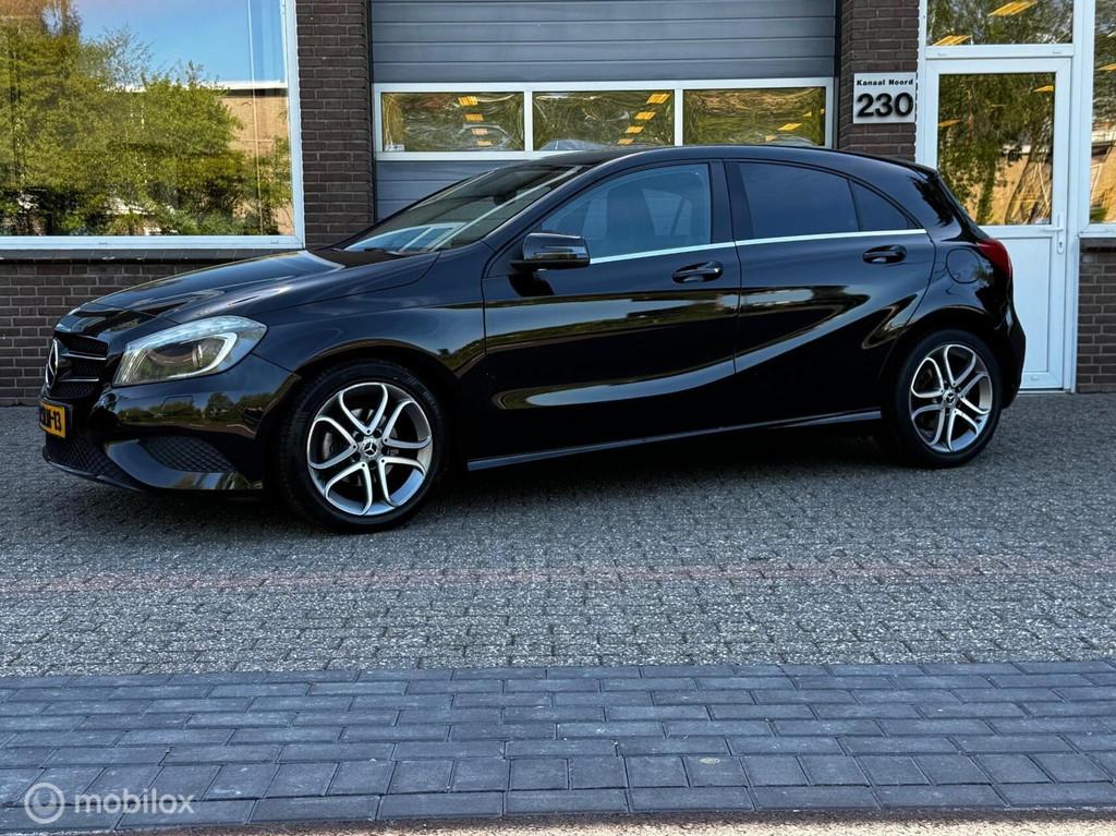 Mercedes A-klasse 180 Edition NAVI/AIRCO/MF-STUUR, Voorwielaandrijving, Gebruikt, 4 cilinders, Handgeschakeld