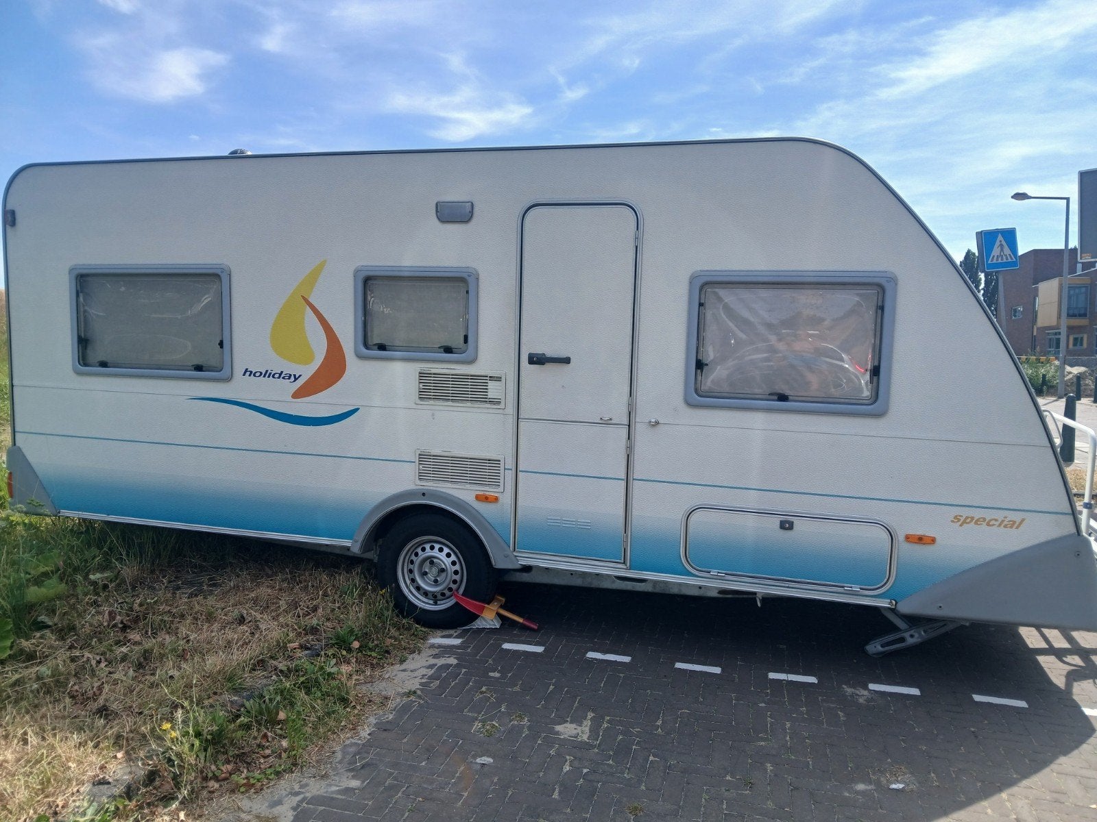 Eifelland Holiday E500 Caravan met stapelbed en airco, Rondzit, Kachel, 4 tot 5 meter, Tot en met 6