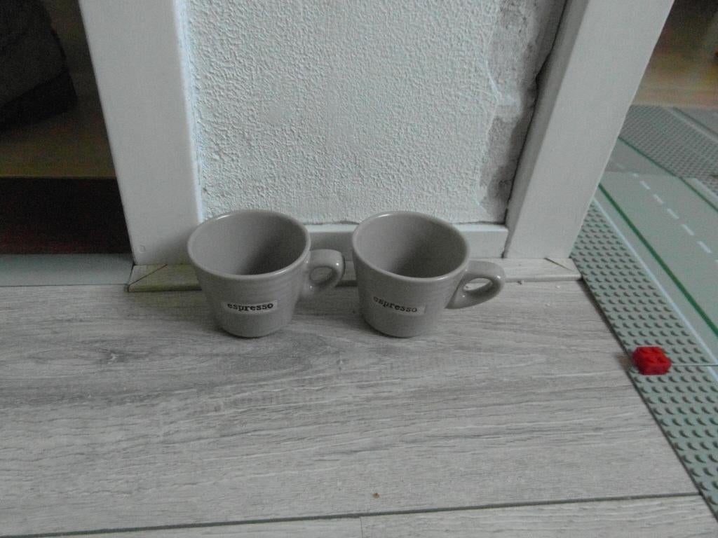 2 kleine Espresso kopjes, Ophalen of Verzenden, Zo goed als nieuw, Overige stijlen, Kop(pen) en/of Schotel(s)