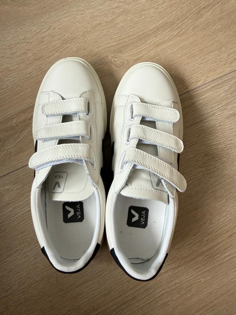 Veja V-12 klittenband sneakers wit - Maat 38, Kleding | Dames, Schoenen, Wit, Ophalen of Verzenden, Sneakers of Gympen, Zo goed als nieuw
