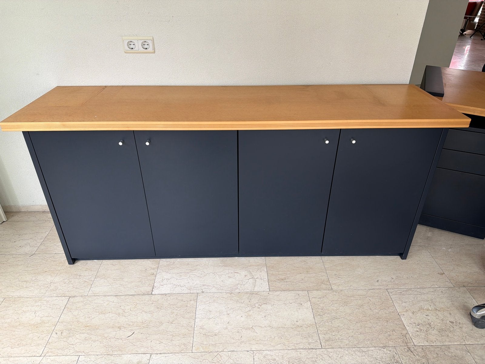 Bureau, stoelen en kast - Hout & Donkerblauw, Huis en Inrichting, Bureaus, Ophalen, Gebruikt