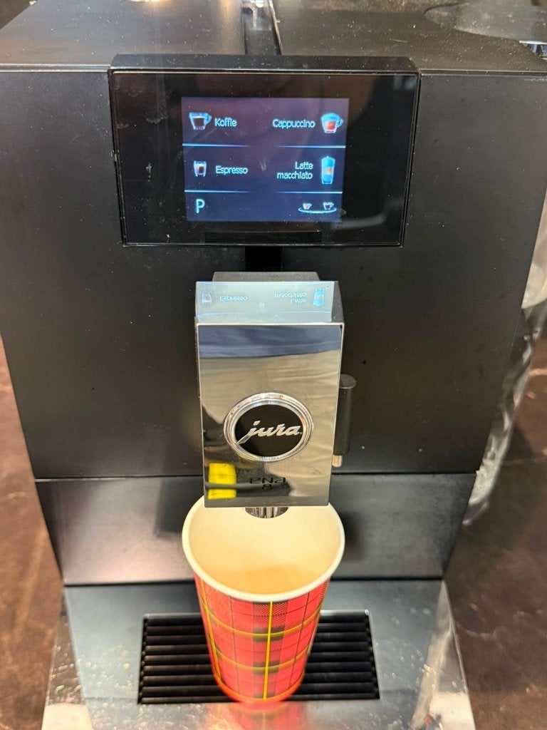 Jura Ena 8 piano black, 10 kopjes of meer, Ophalen, Zo goed als nieuw, Koffiemachine
