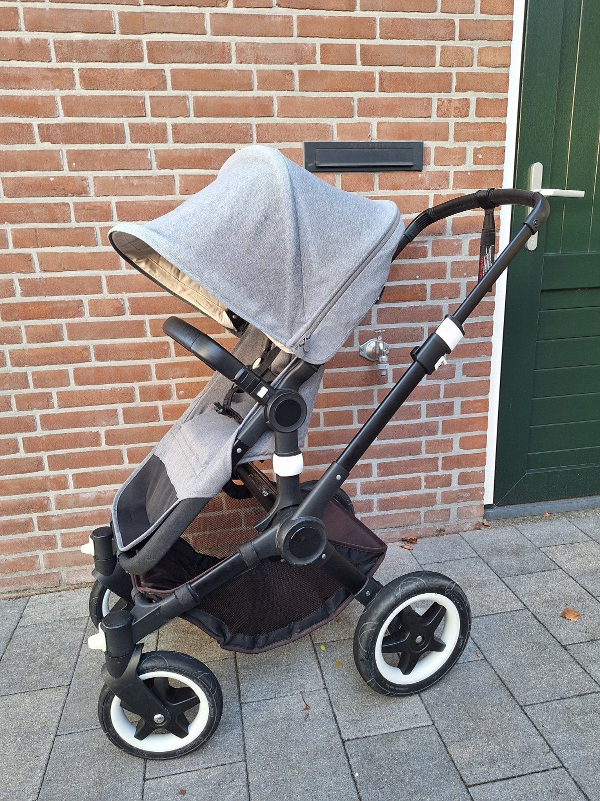 Bugaboo Buffalo Kinderwagen – Grijs met Zwart Frame, Ophalen of Verzenden, Gebruikt, Regenhoes