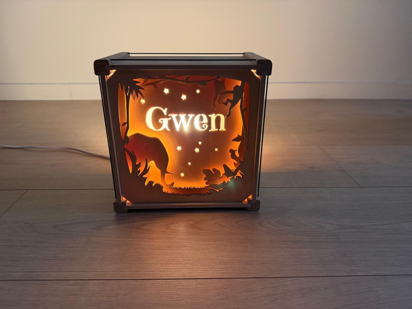 Houten naamlamp Jungle Gwen - Het Houtlokael babykamer, Beige, Overige merken, Handgemaakt, Ophalen of Verzenden