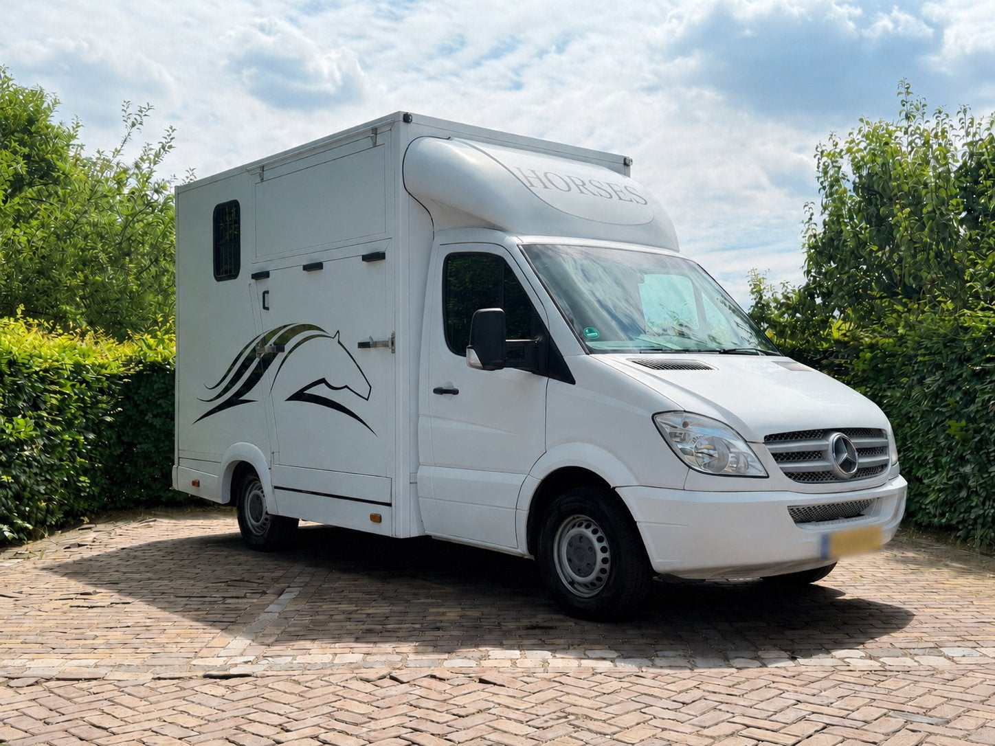 Super nette 2 paards paardenwagen mercedes twv opbouw, Ophalen, Info@ttpaardentrailers, Zo goed als nieuw, TT paardentrailers