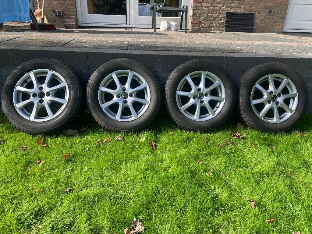 15 inch velgen + winterbanden Mazda 2, Ophalen, Gebruikt, Mazda