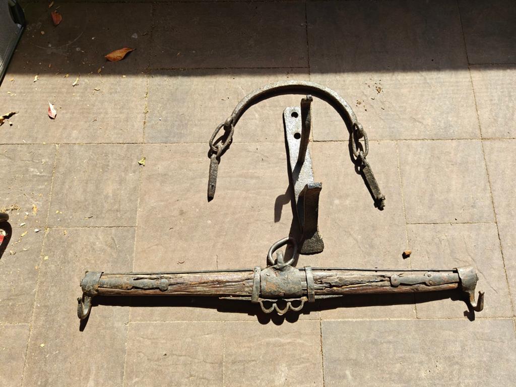 Antieke houten en metalen juk voor decoratie, Ophalen