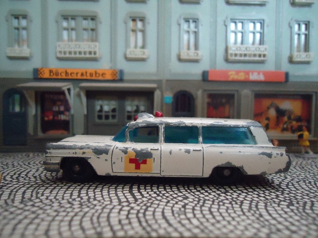 1/87 1963 Cadillac S&S Ambulance - Lesney Matchbox No-54, Ophalen of Verzenden, Gebruikt, Auto