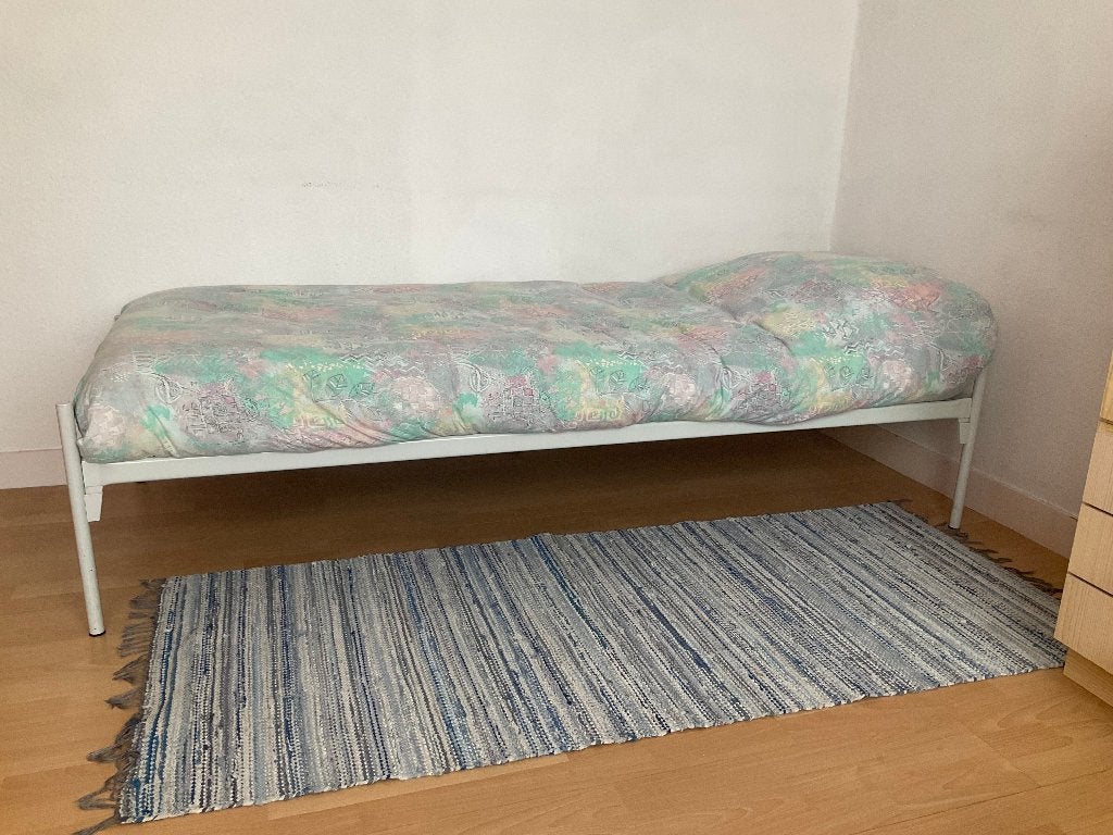 Gratis af te halen: bed met onderschuifbed, Huis en Inrichting, Slaapkamer | Bedden, Ophalen, Gebruikt, Eenpersoons, Wit
