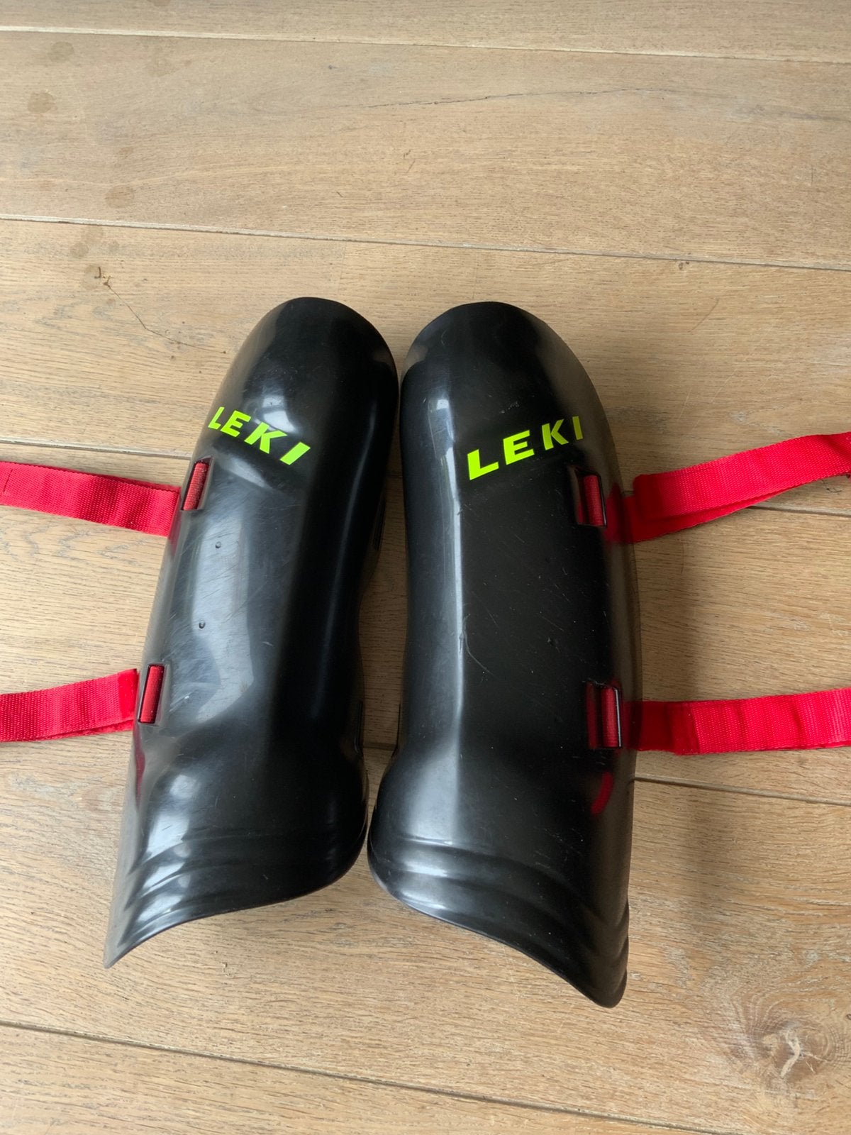 Leki shin guard slalom scheenbeen knie beschermers, Sport en Fitness, Skiën en Langlaufen, Ophalen of Verzenden, 100 tot 140 cm