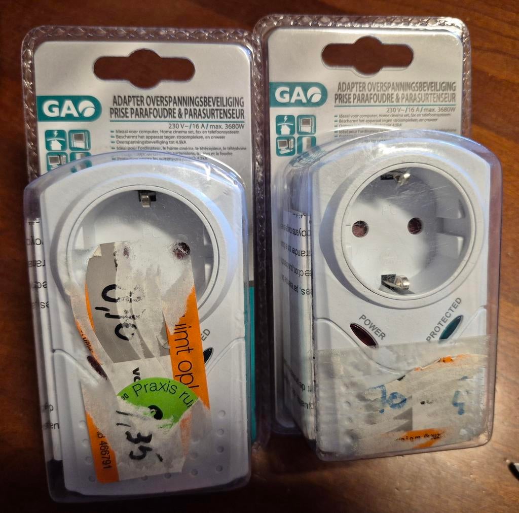 Adapters overspanningsbeveiliging 2x NIEUW, Ophalen of Verzenden, Nieuw
