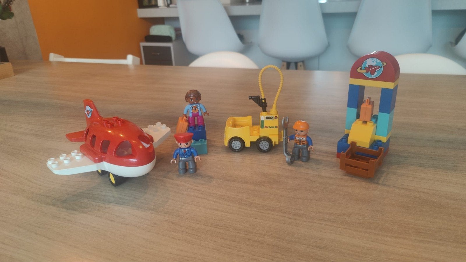 LEGO Duplo 10590 Vliegveld - Compleet met figuren, Ophalen of Verzenden