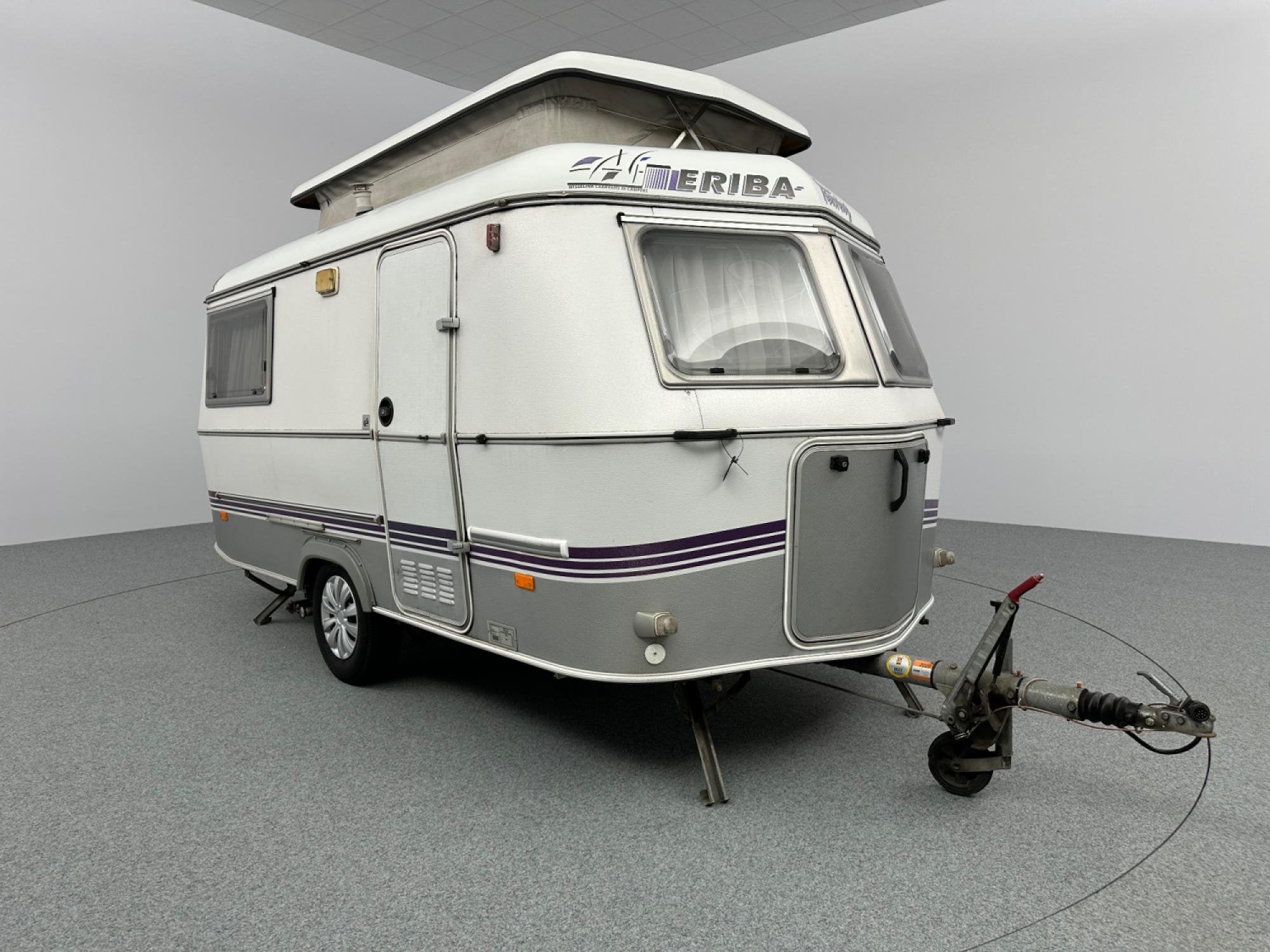 Eriba Touring Triton 410 BS Enkele bedden Mover MET STALLING, Caravans en Kamperen, Caravans, Bedrijf, 4 tot 5 meter, Eriba, Koelkast