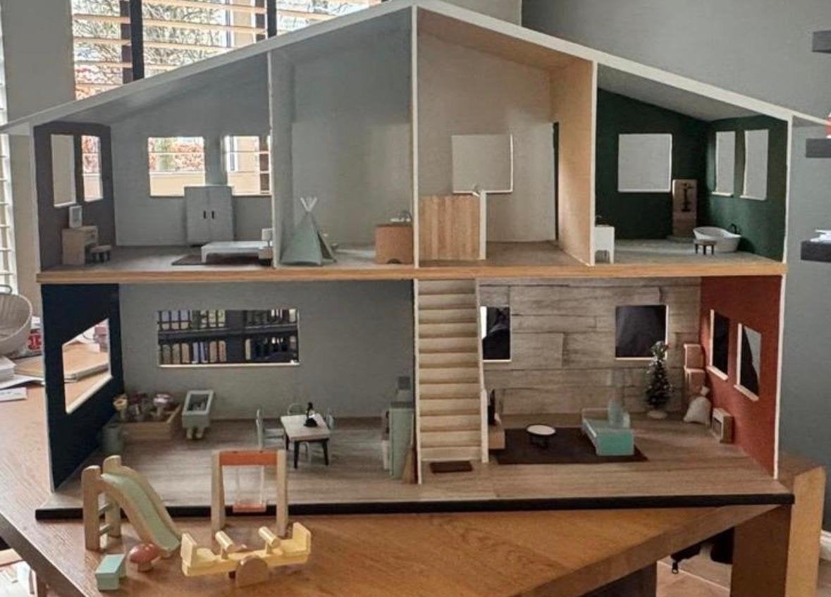 Poppenhuis compleet ingericht met mini matters, Ophalen, Poppenhuis