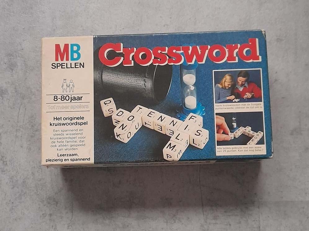 CROSSWORD Een kruiswoordspel voor de hele familie of alleen, Ophalen of Verzenden, Zo goed als nieuw, MB
