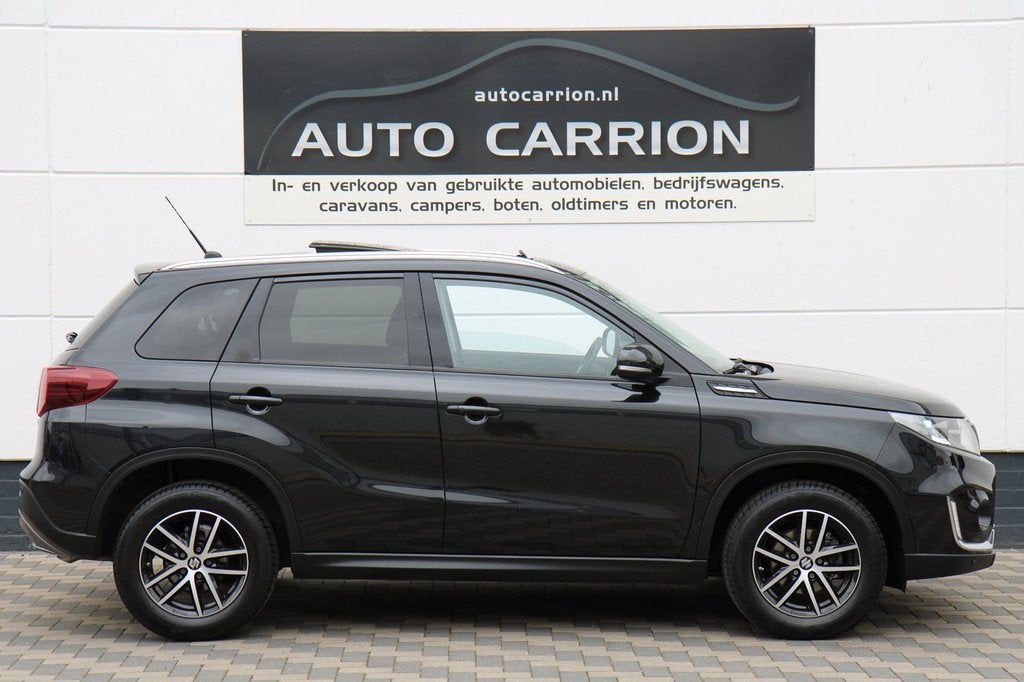 Suzuki Vitara 1.4 140PK AllGrip 4X4 Panorama Carplay Camera, Auto's, Suzuki, Adaptive Cruise Control, Gebruikt, Zwart, 4 cilinders
