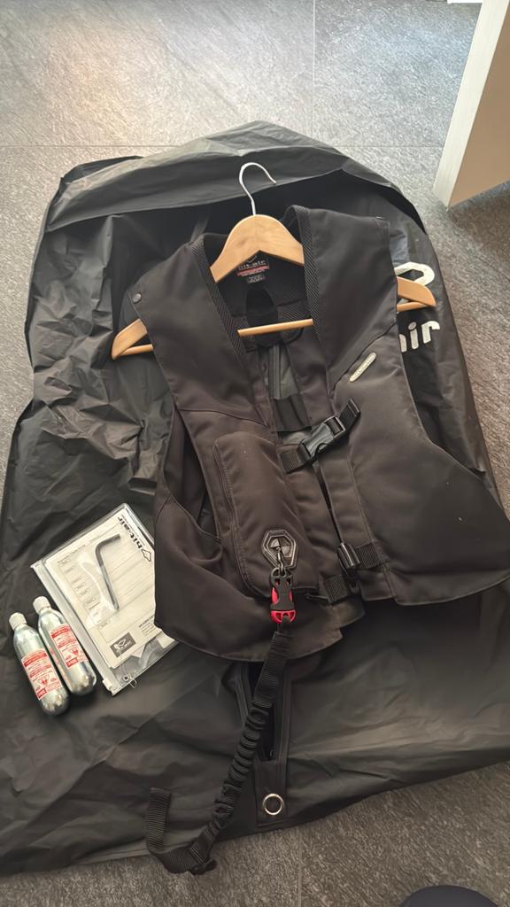 Hit air bodyprotector maat S z.g.a.n. met 2 extra patronen, Dieren en Toebehoren, Ophalen of Verzenden, Zo goed als nieuw, Springen