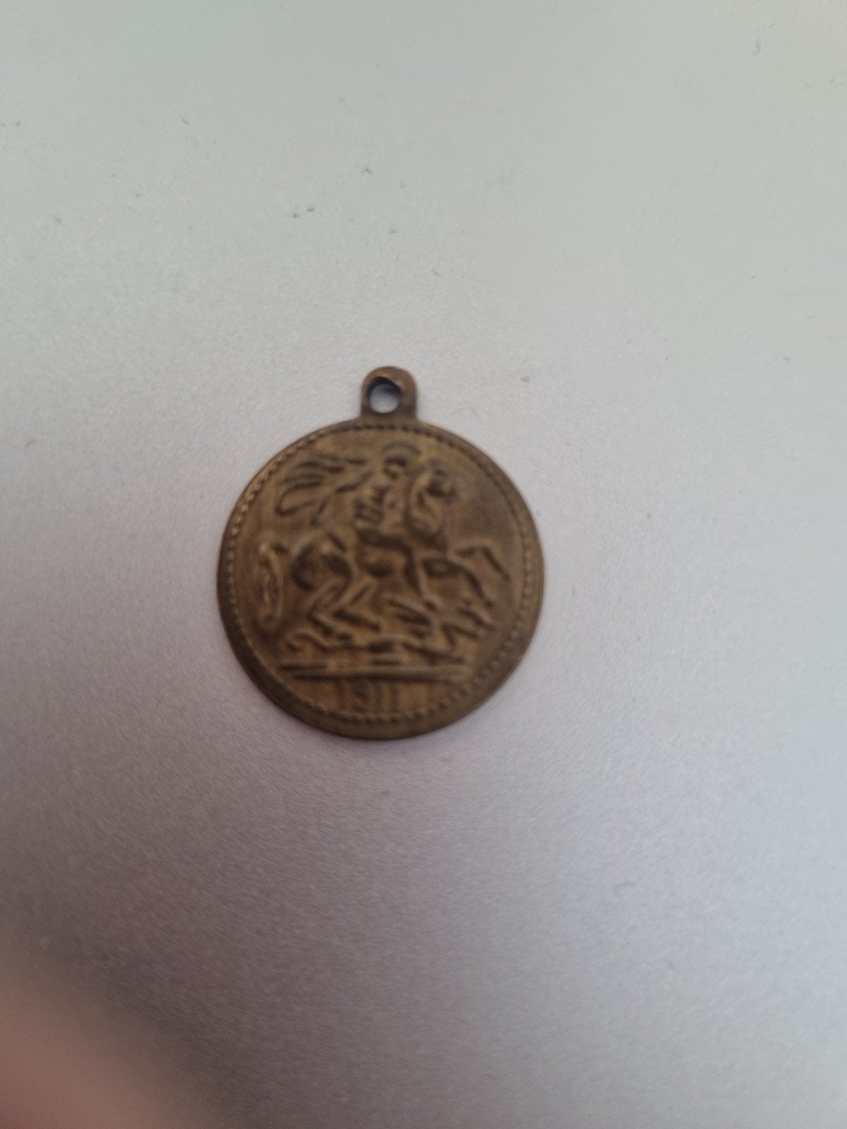Vintage messing herdenkingspenning 1911, Ophalen of Verzenden, Overige materialen, Buitenland