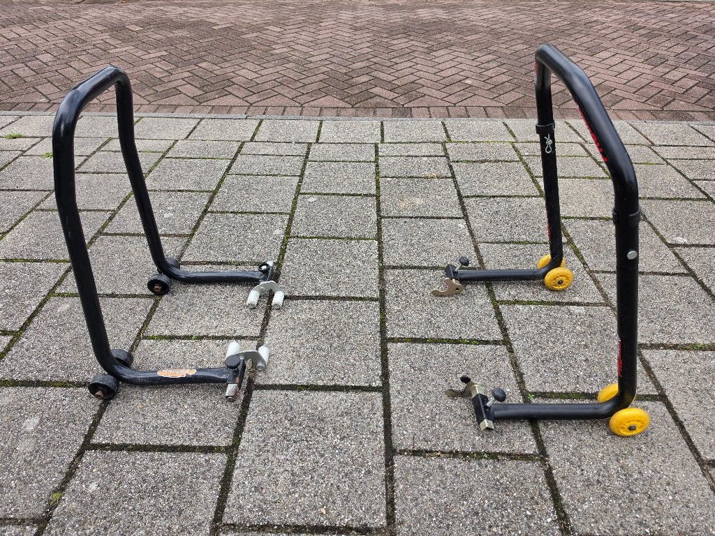 Motorstandaard voor en achter, Ophalen