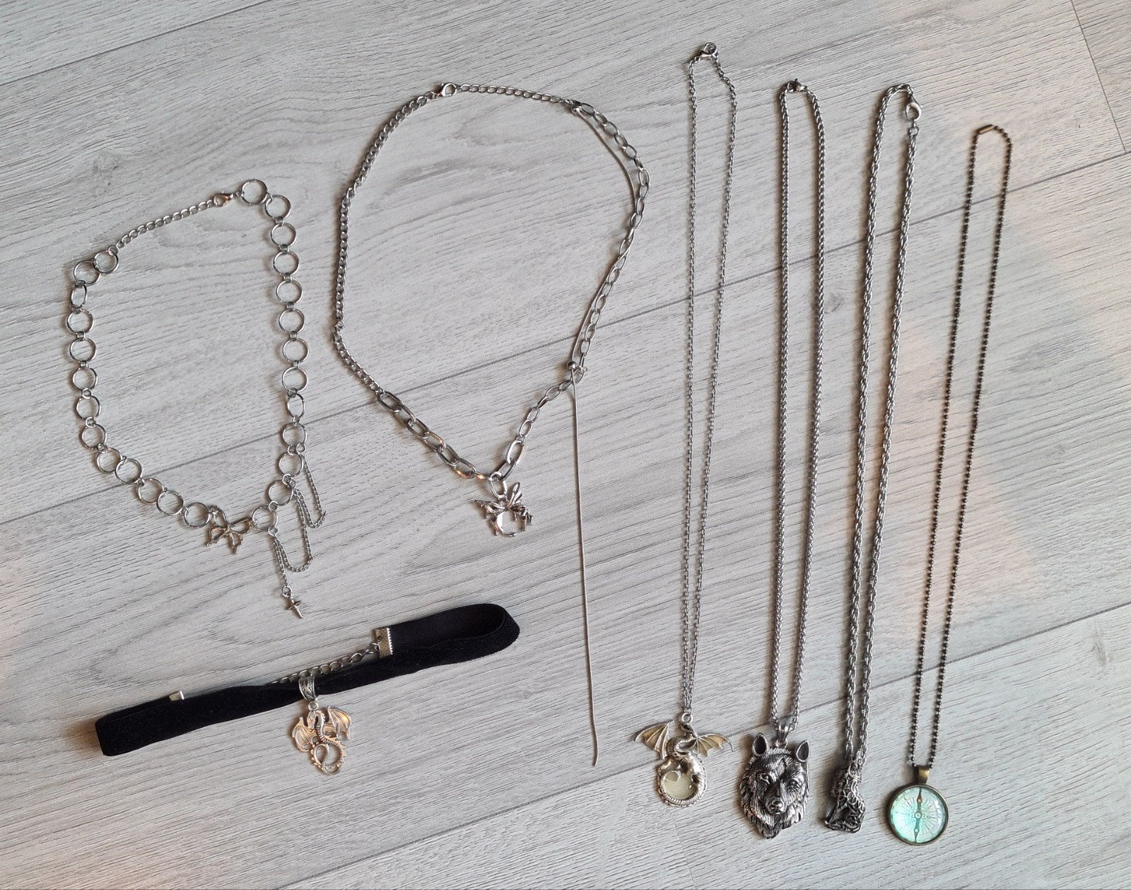 Kettingen en choker: draak, wolf, vlinder, kompas (7 stuks), Ophalen of Verzenden, Zo goed als nieuw, Zilver, Overige materialen