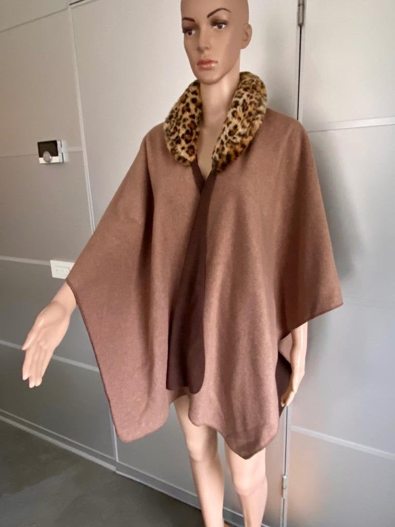 i729 Dubbelzijdige poncho One Size=S/M/L/XL cape jas winter, Ophalen of Verzenden, Zo goed als nieuw, Maat 42/44 (L), Beige
