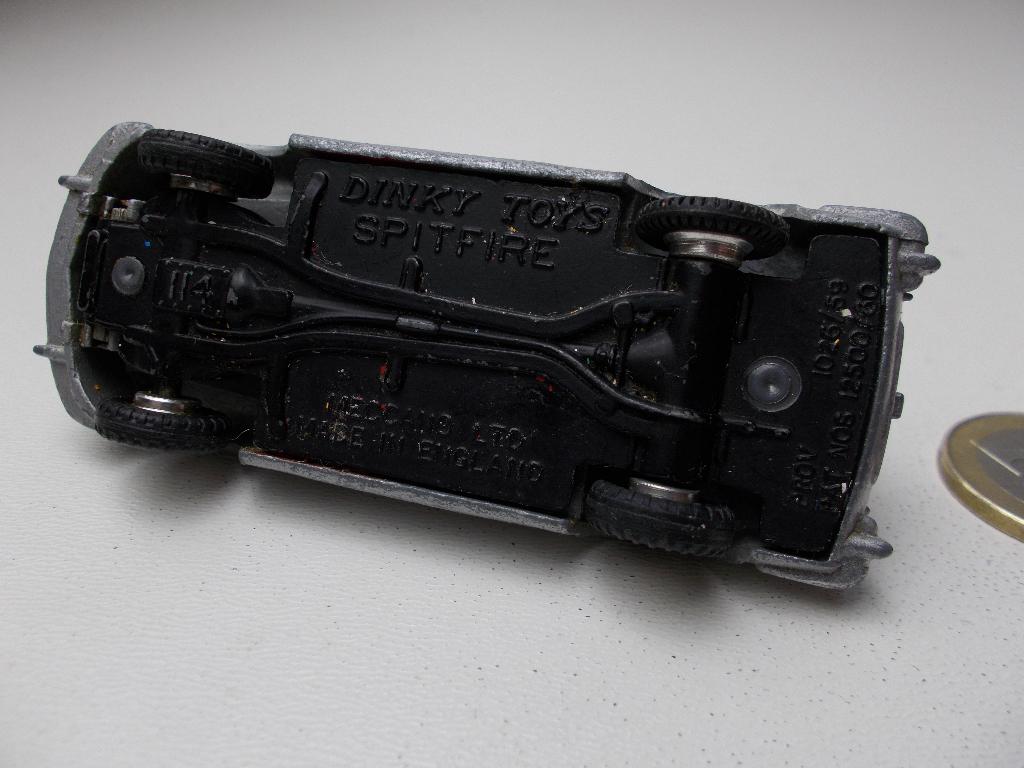 1963 Dinky Toys 114 TRIUMPH SPITFIRE +DRIVER +SEAT BELT! -A-, Hobby en Vrije tijd, Modelauto's | 1:43, Ophalen of Verzenden, Zo goed als nieuw
