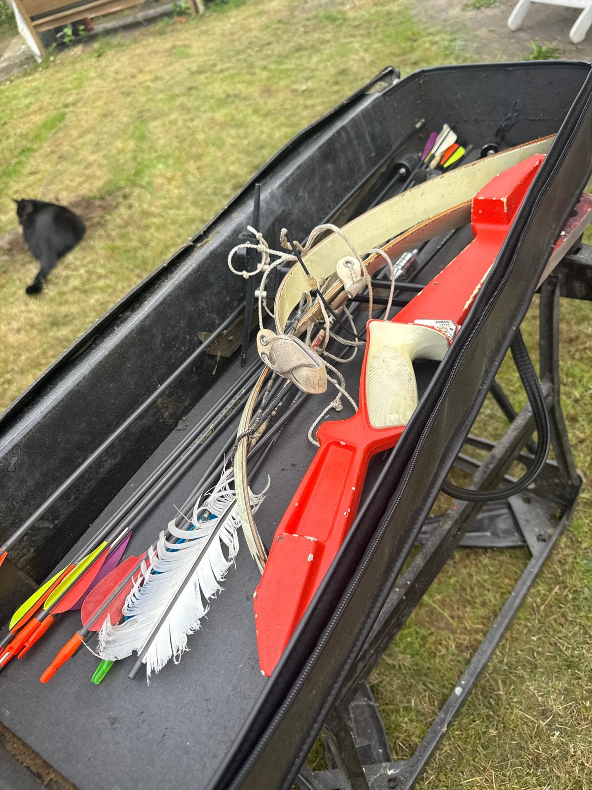 Oude Yamaha handboog met pijlen en koffer, Sport en Fitness, Handboogschieten, Ophalen, Gebruikt, Recurveboog