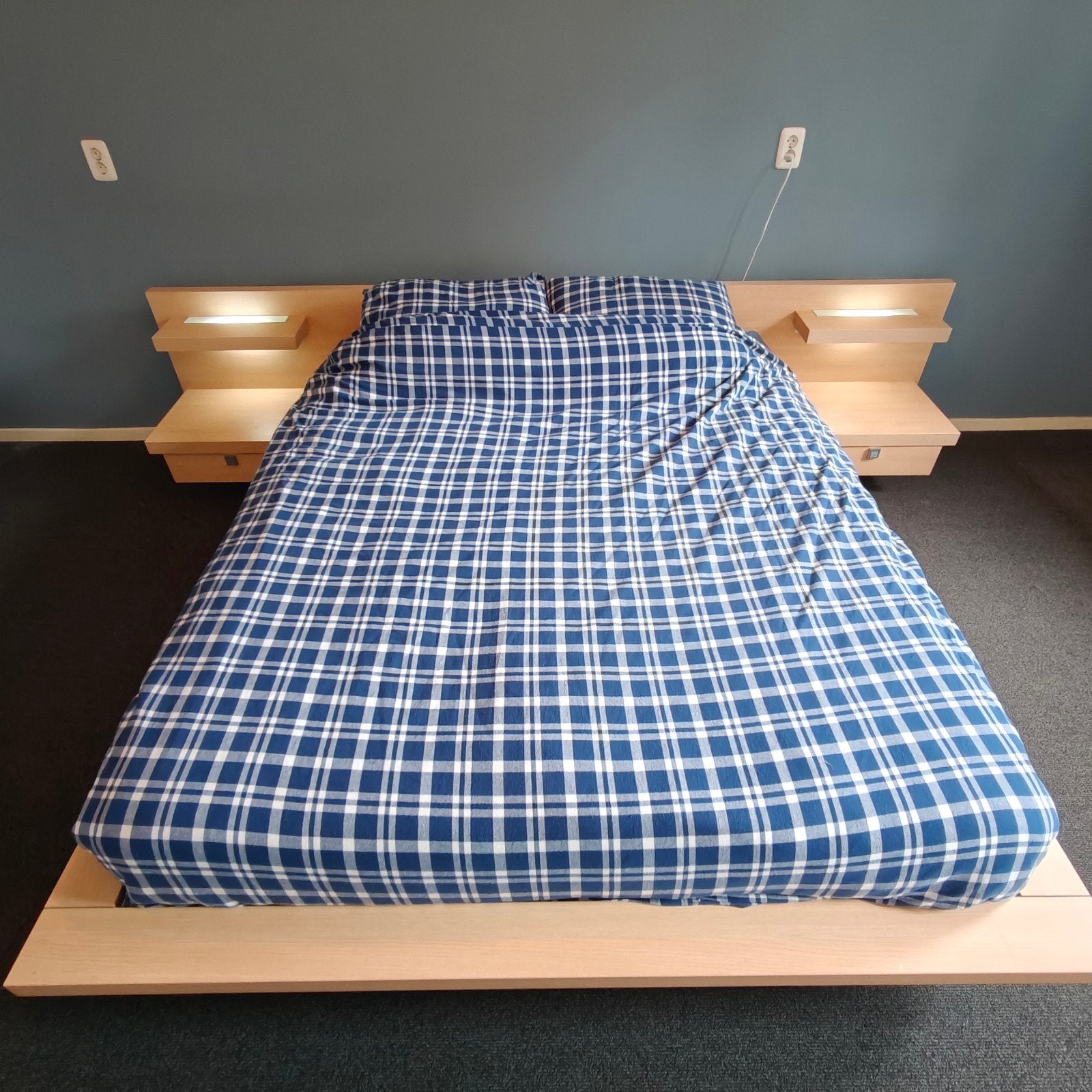 160cm tweepersoonsbed met lattenbodems en nachtkastjes, Ophalen, Beige, Tweepersoons, 200 cm