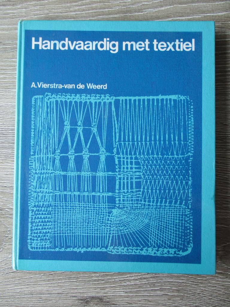 Handvaardig met textiel - A. Vierstra- van de Weerd, Ophalen of Verzenden, Gelezen, Overige onderwerpen