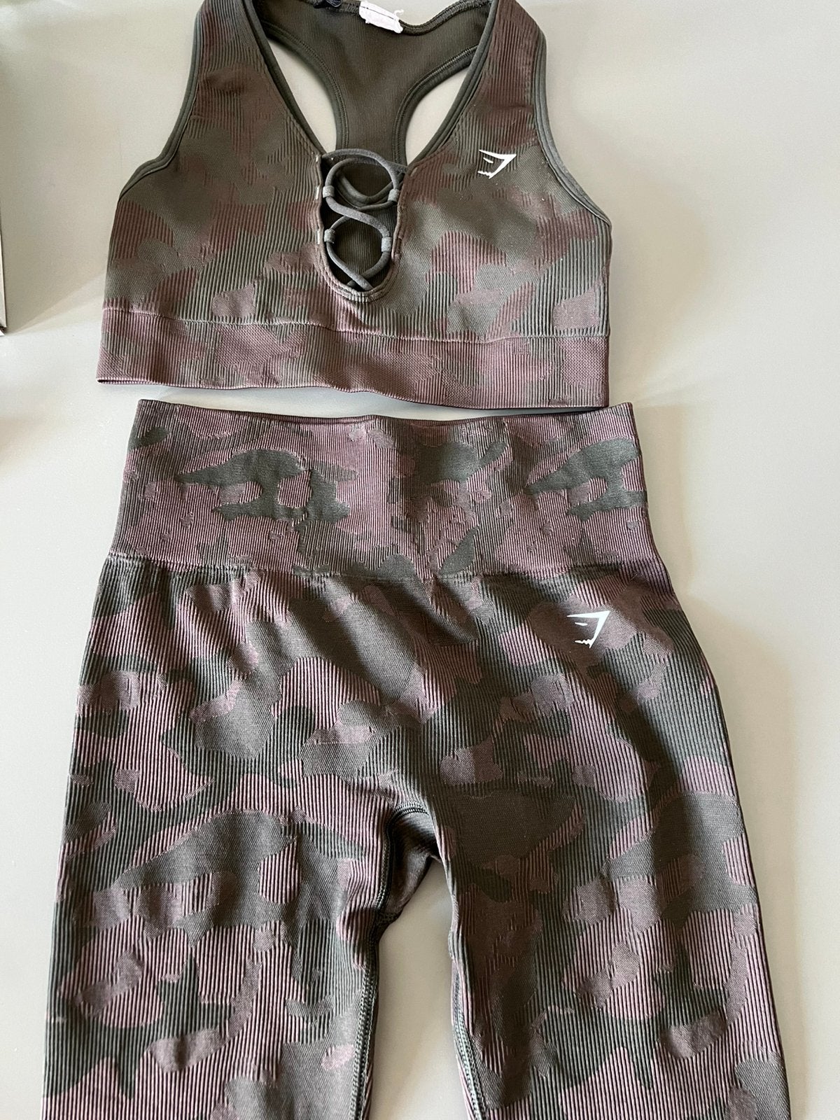 Gymshark Adapt Camo Seamless sportset XS Groen, Meerkleurig, Ophalen of Verzenden, Maat 34 (XS) of kleiner, Fitness of Aerobics