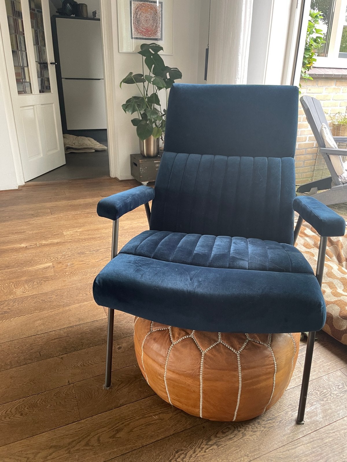 blauwe fauteuils met metalen frame en velvet bekleding, Huis en Inrichting, Stoelen, Ophalen, Gebruikt, Twee, Blauw