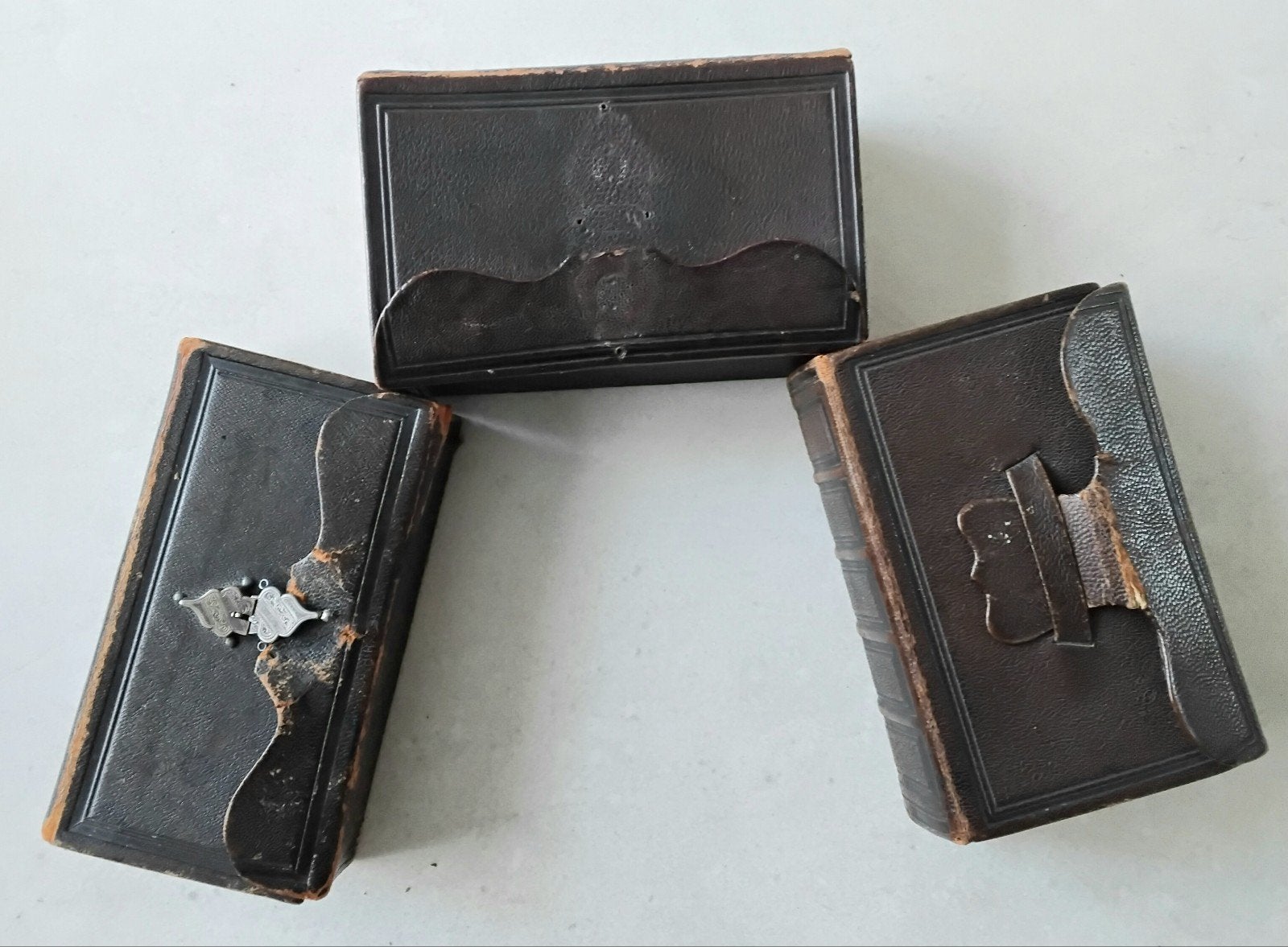 Antieke lederen boeken met sluiting - Set van 3, Antiek en Kunst, Ophalen, Onbekend