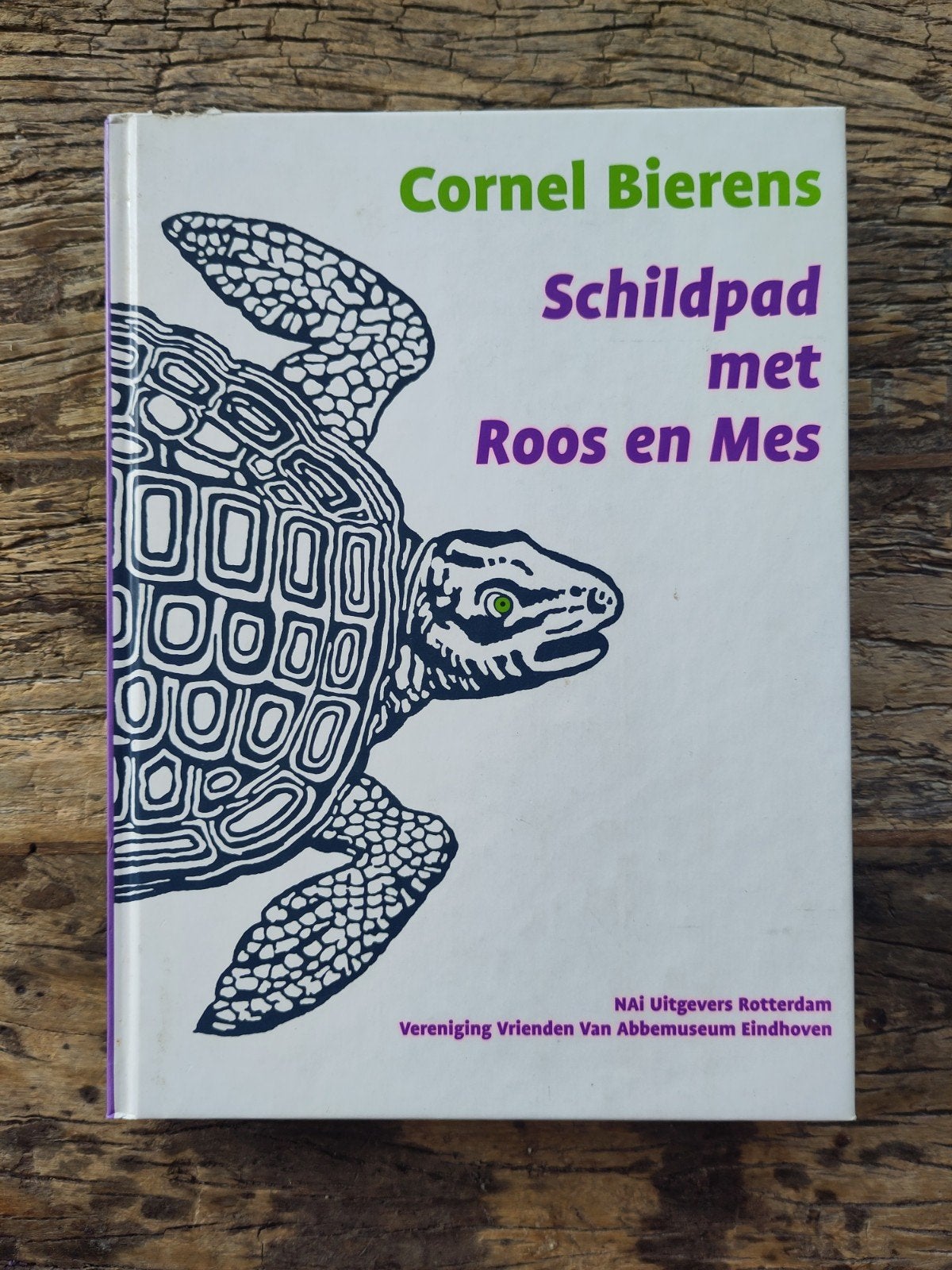 Boek Schildpad met Roos en Mes - Cornel Bierens, Ophalen of Verzenden, Zo goed als nieuw, C. Bierens