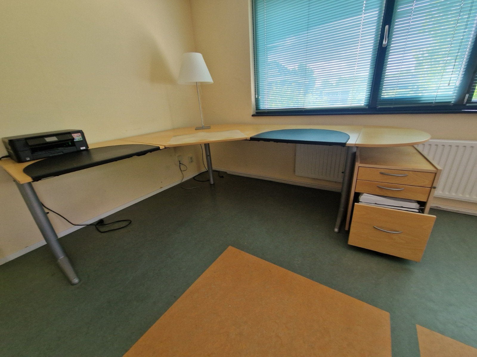 Ikea bureau Effektiv T, Huis en Inrichting, Ophalen, Demontabel, Gebruikt, Scandinavisch