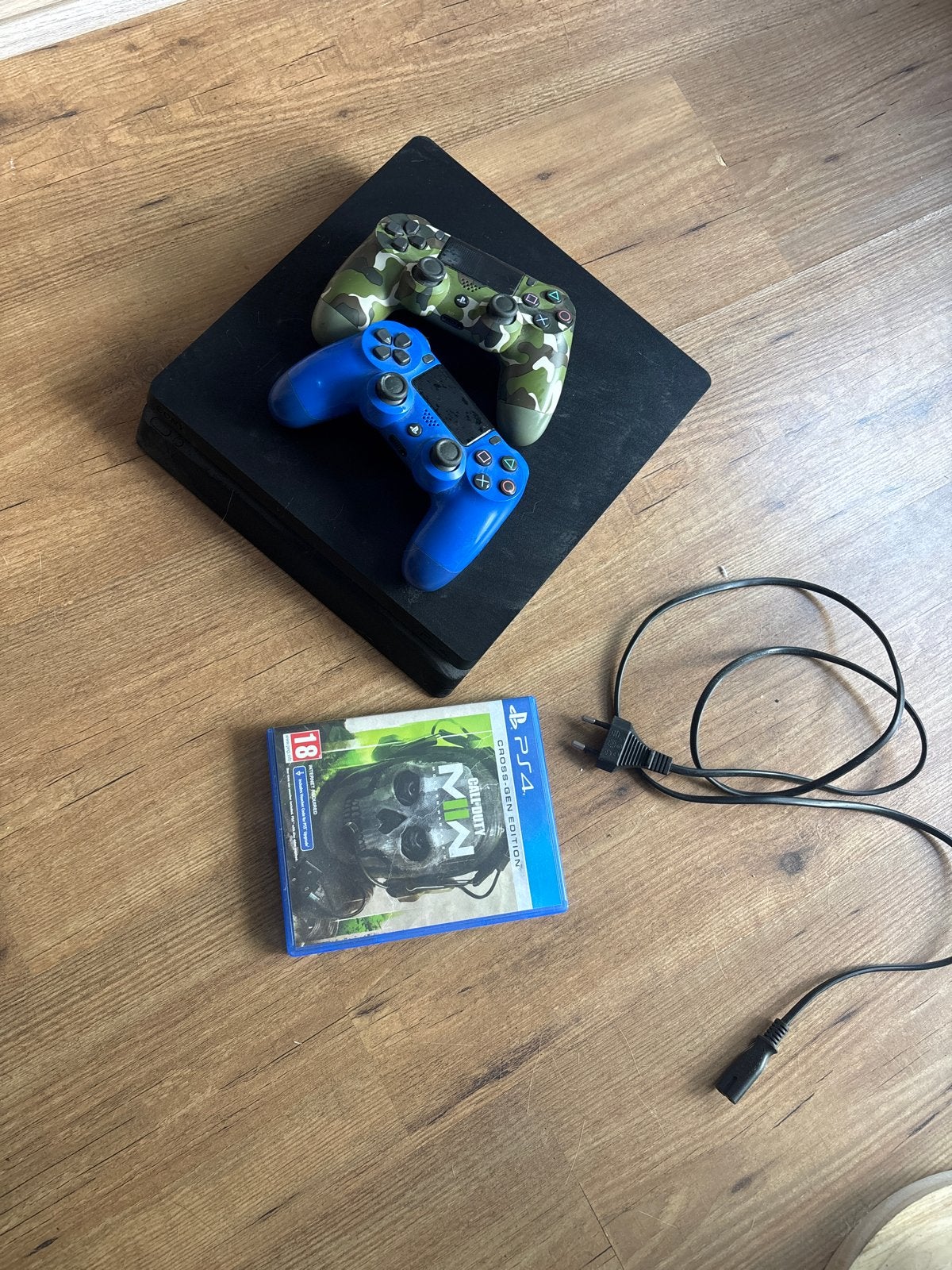 PlayStation 4 Slim met 2 controllers en Call of Duty, Ophalen, Met 2 controllers, Slim, 500 GB