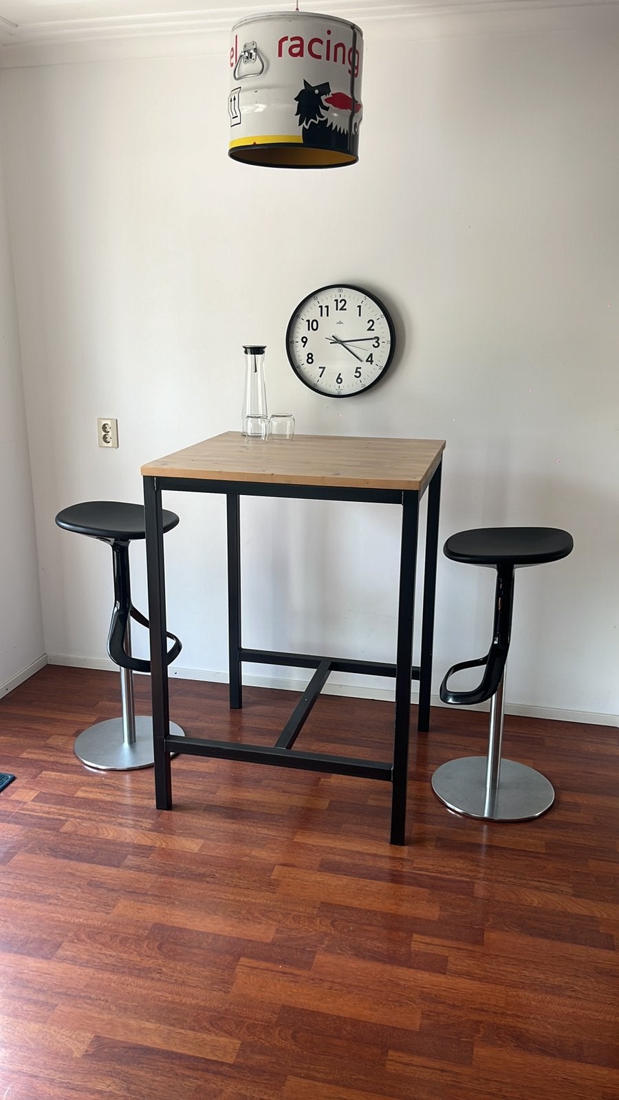 Bartafel met 2 walter Knoll krukken, Ophalen, Zo goed als nieuw