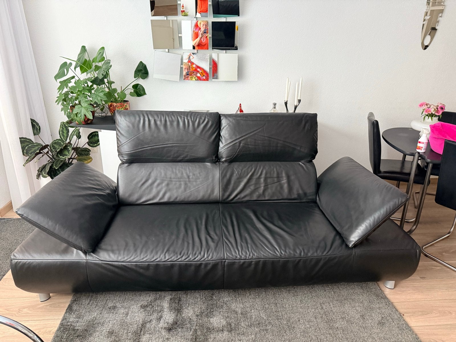 Gratis wegens vehuizing Koiner zwart leren bank, Huis en Inrichting, Banken | Bankstellen, Gebruikt, Minder dan 75 cm, Driepersoons